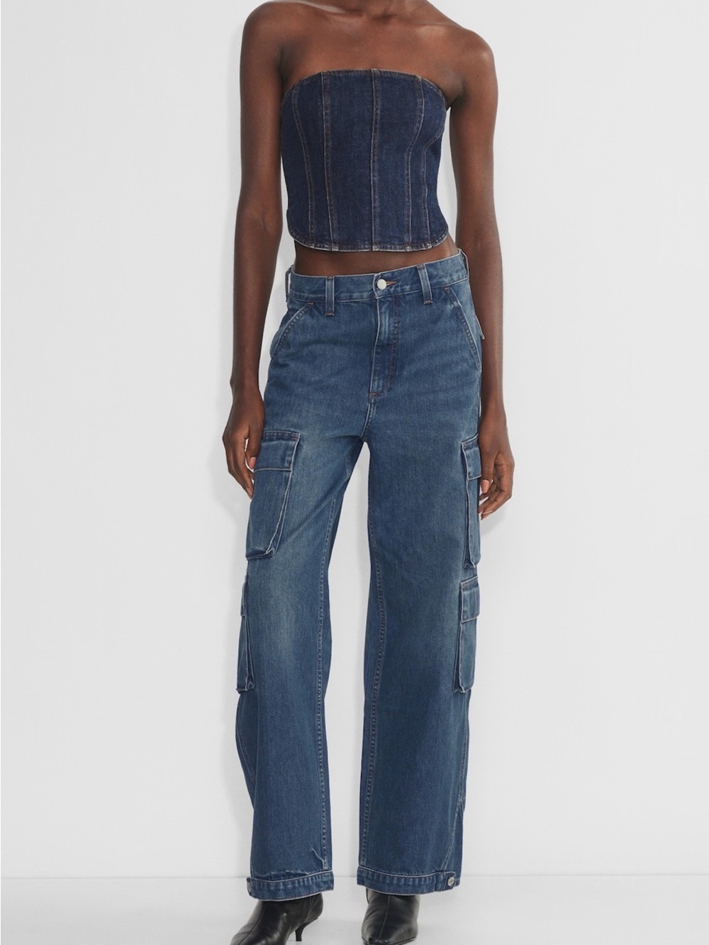 Aritzia Denim Forum The '90s Millie Hi-Rise
Cargo Jeans Size 30// Worn once